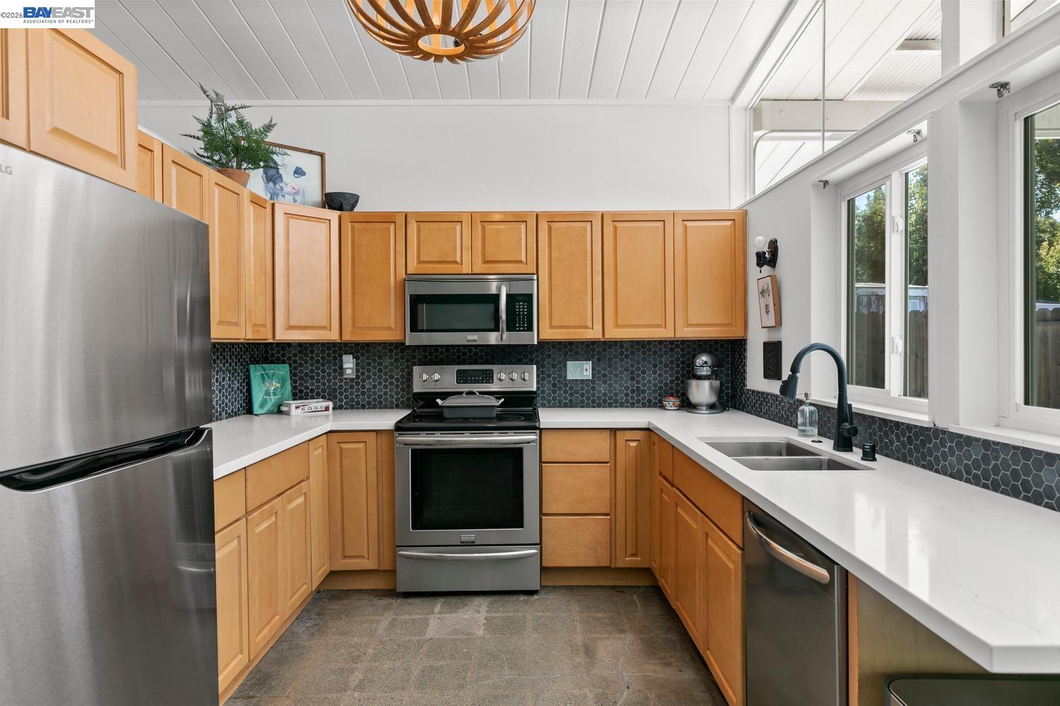 1992 Heaton Cir