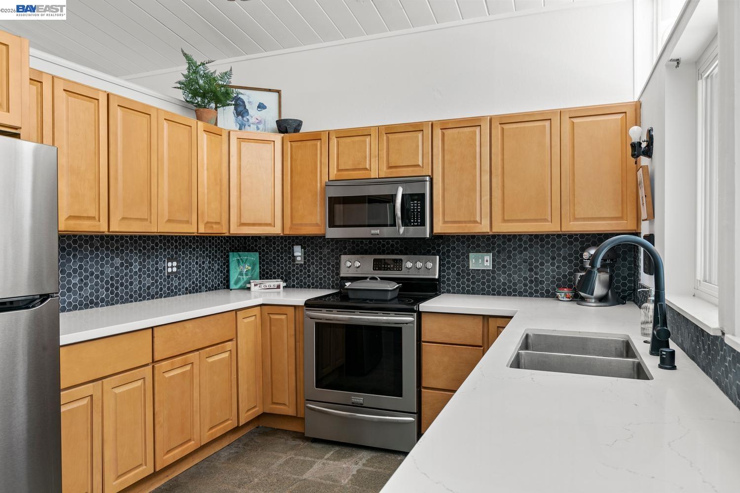 1992 Heaton Cir