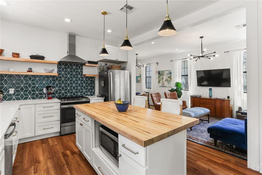 1928 DELACHAISE Street