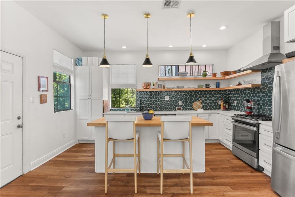 1928 DELACHAISE Street