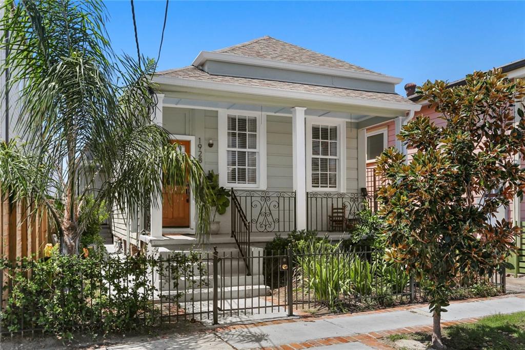 1928 DELACHAISE Street