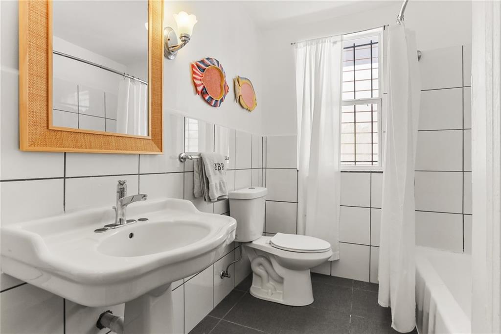 1928 DELACHAISE Street