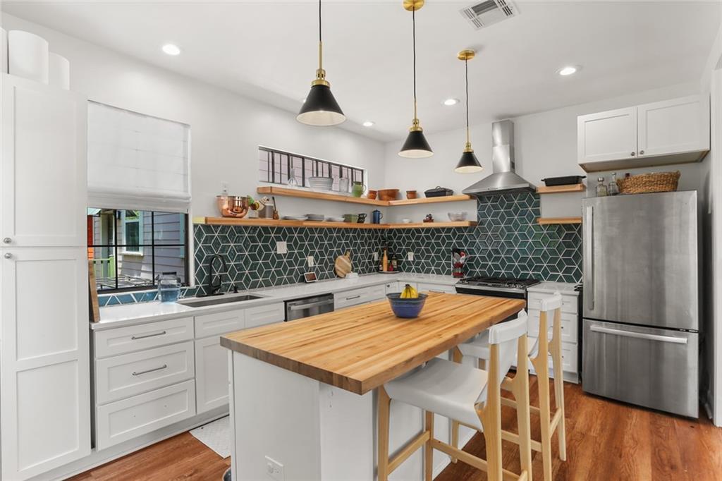 1928 DELACHAISE Street