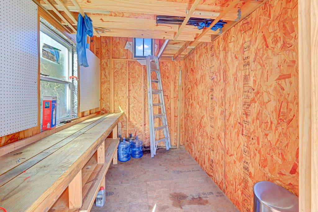 919 N DORGENOIS Street