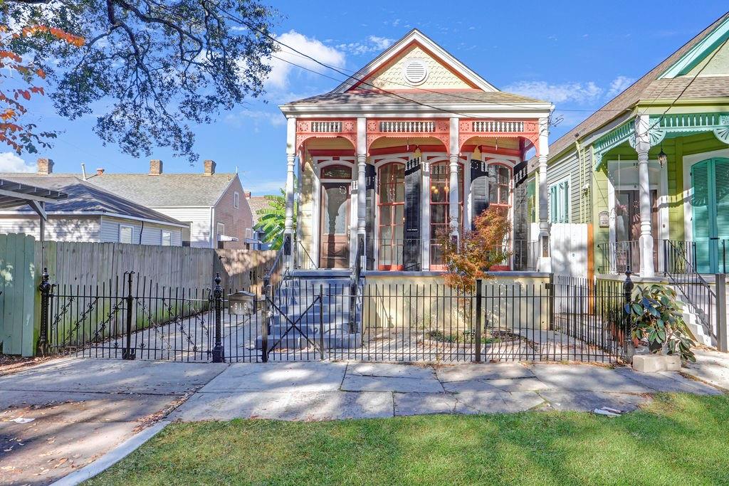 919 N DORGENOIS Street