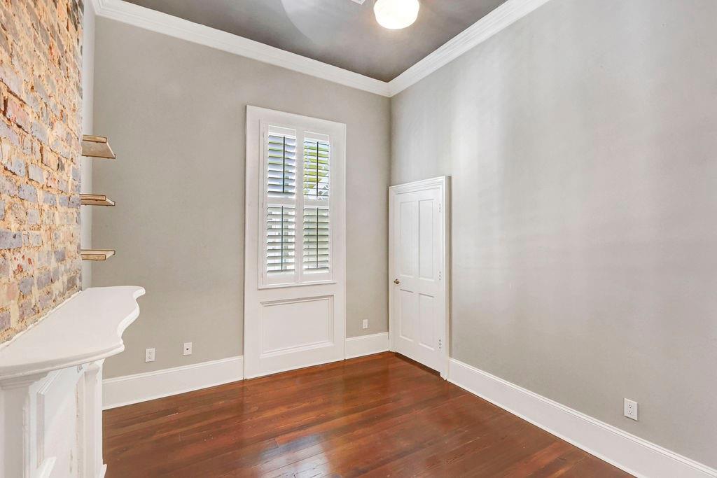 919 N DORGENOIS Street