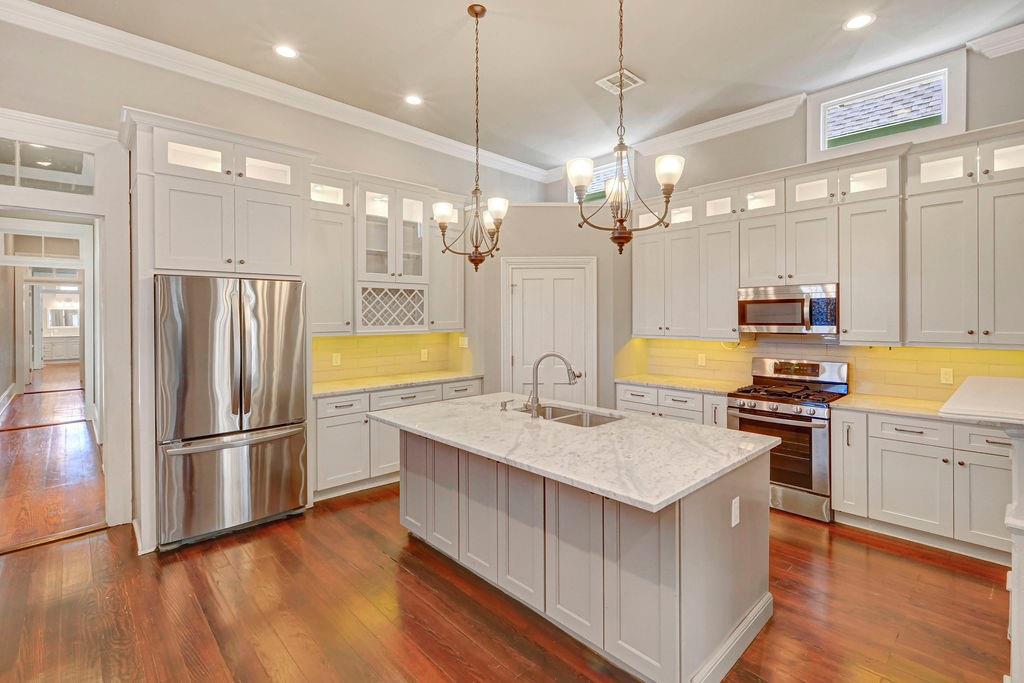 919 N DORGENOIS Street