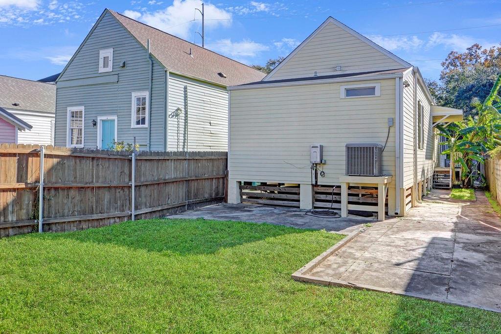 919 N DORGENOIS Street