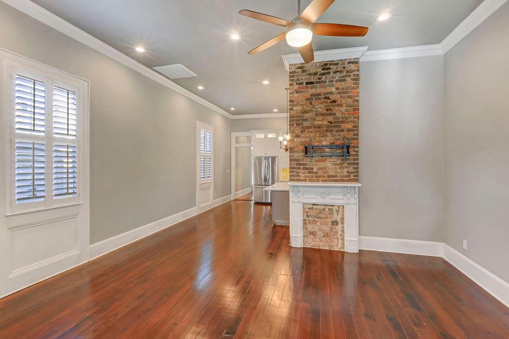 919 N DORGENOIS Street