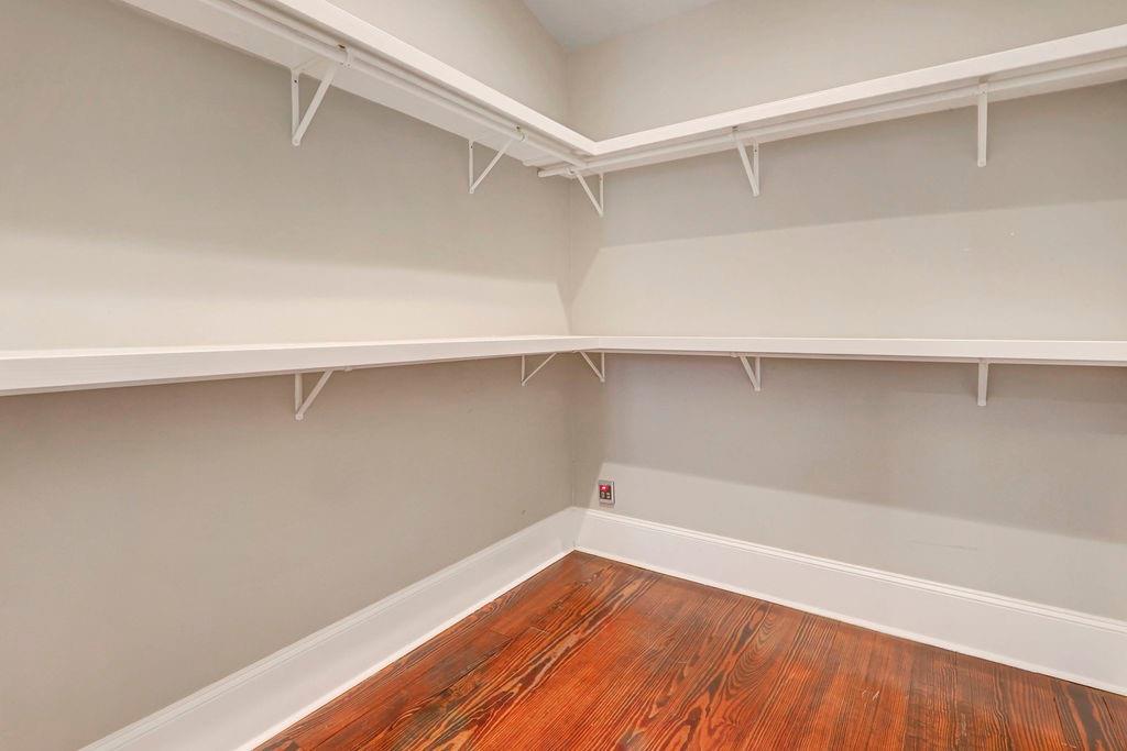 919 N DORGENOIS Street