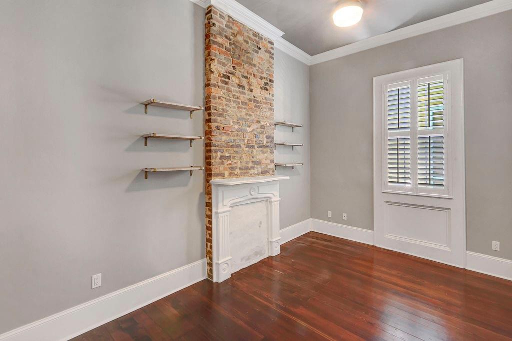 919 N DORGENOIS Street