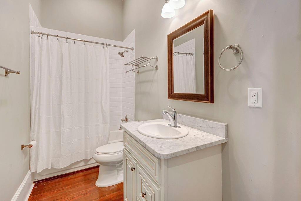 919 N DORGENOIS Street