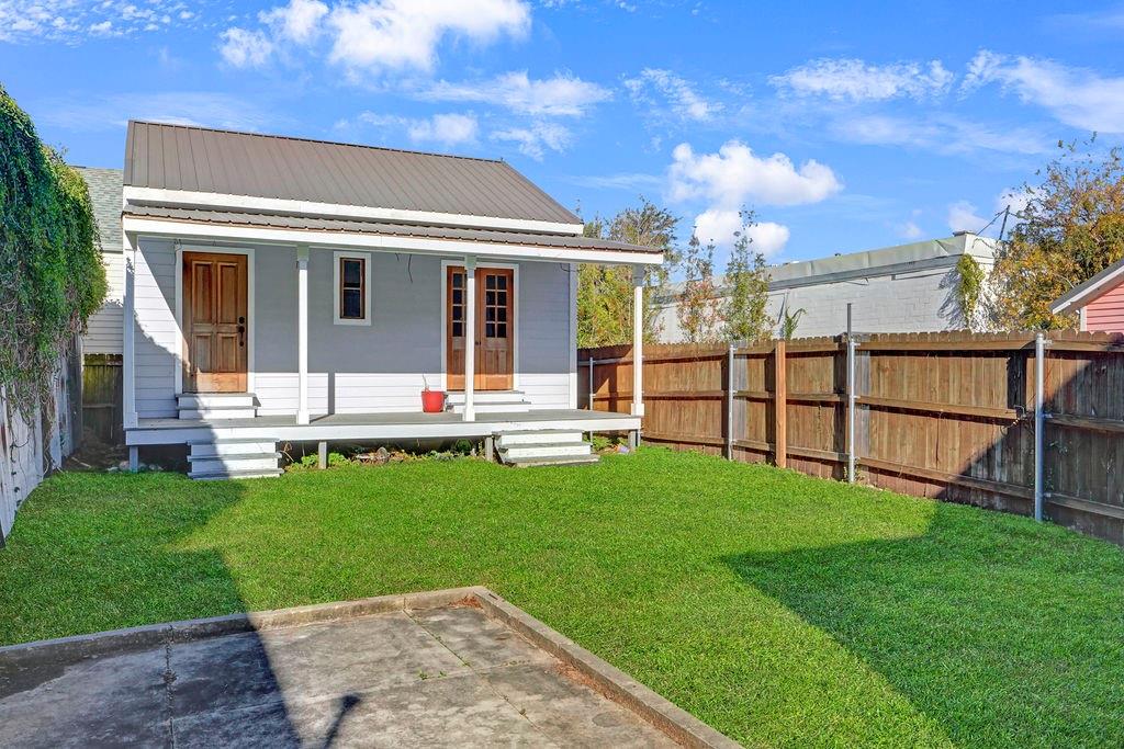 919 N DORGENOIS Street