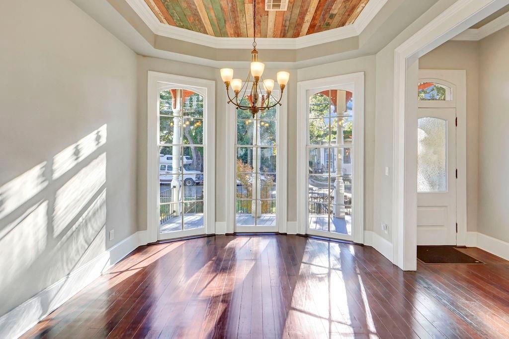 919 N DORGENOIS Street