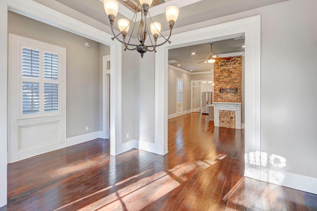 919 N DORGENOIS Street