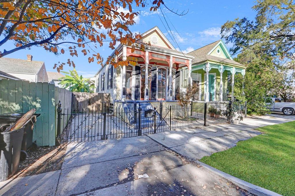 919 N DORGENOIS Street