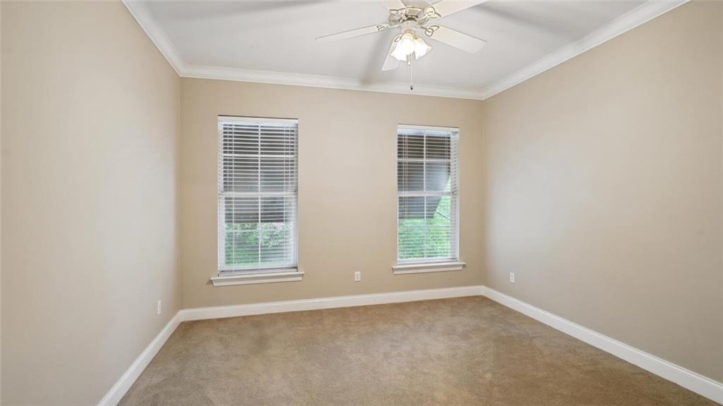 829 N WOODLAWN Avenue