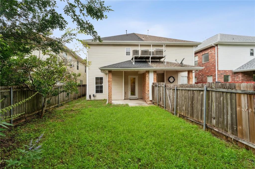 829 N WOODLAWN Avenue