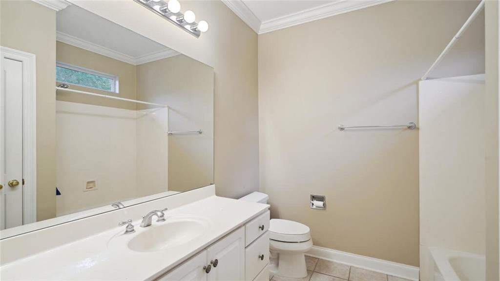 829 N WOODLAWN Avenue