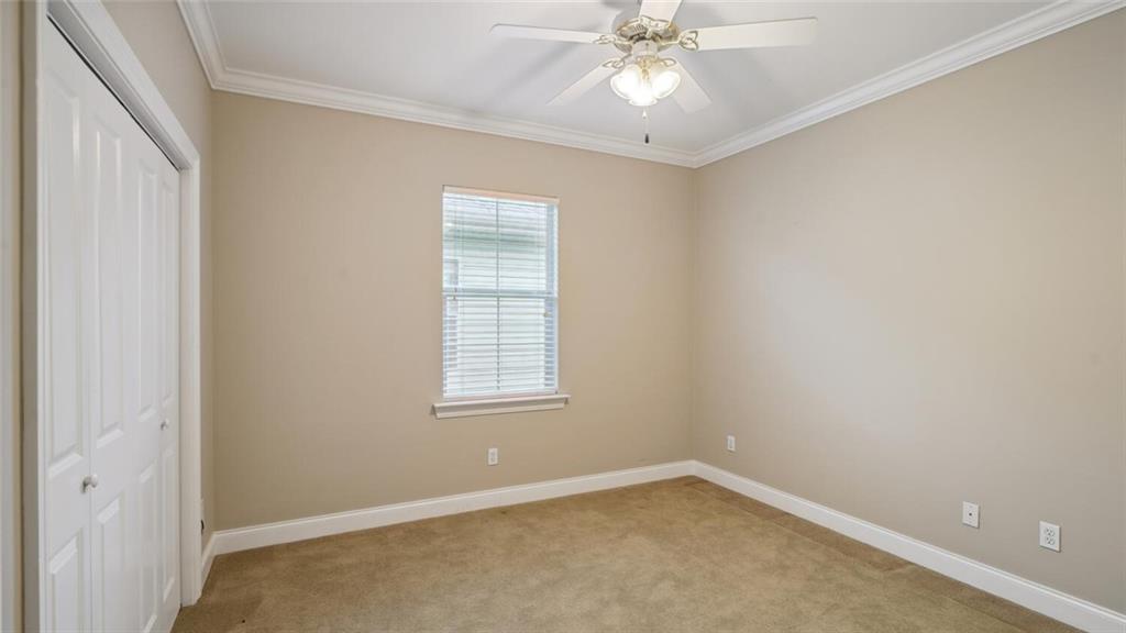 829 N WOODLAWN Avenue