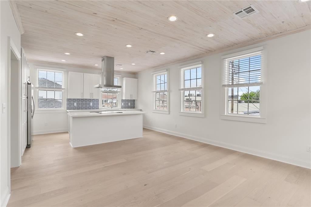 5529 MAGAZINE Street A