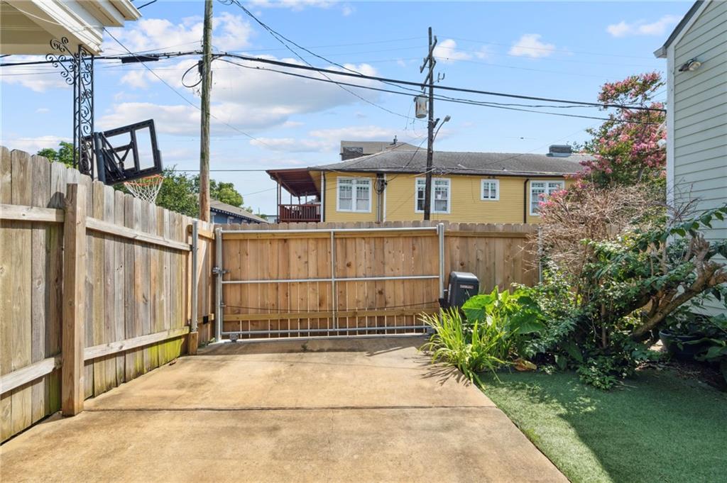 200 N NORMAN C FRANCIS Parkway