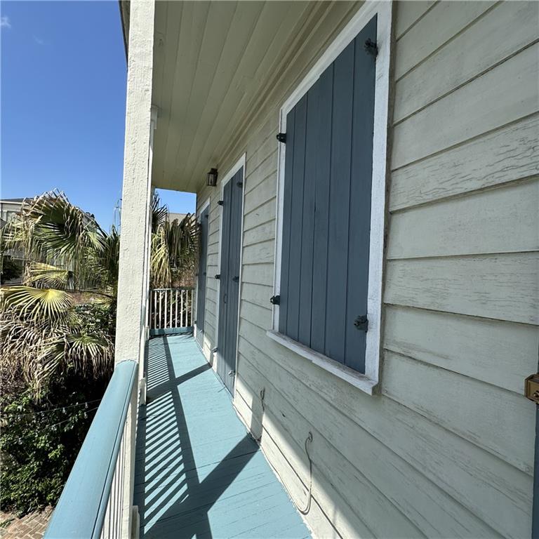 312 DAUPHINE Street