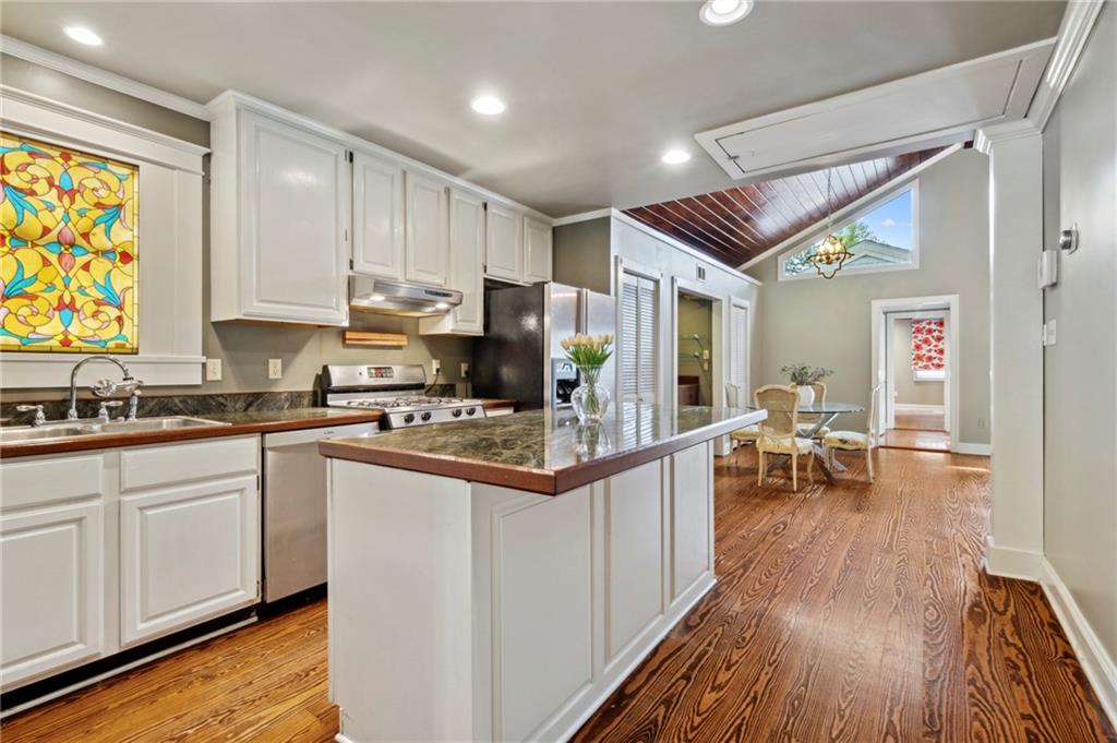 2313 BURDETTE Street