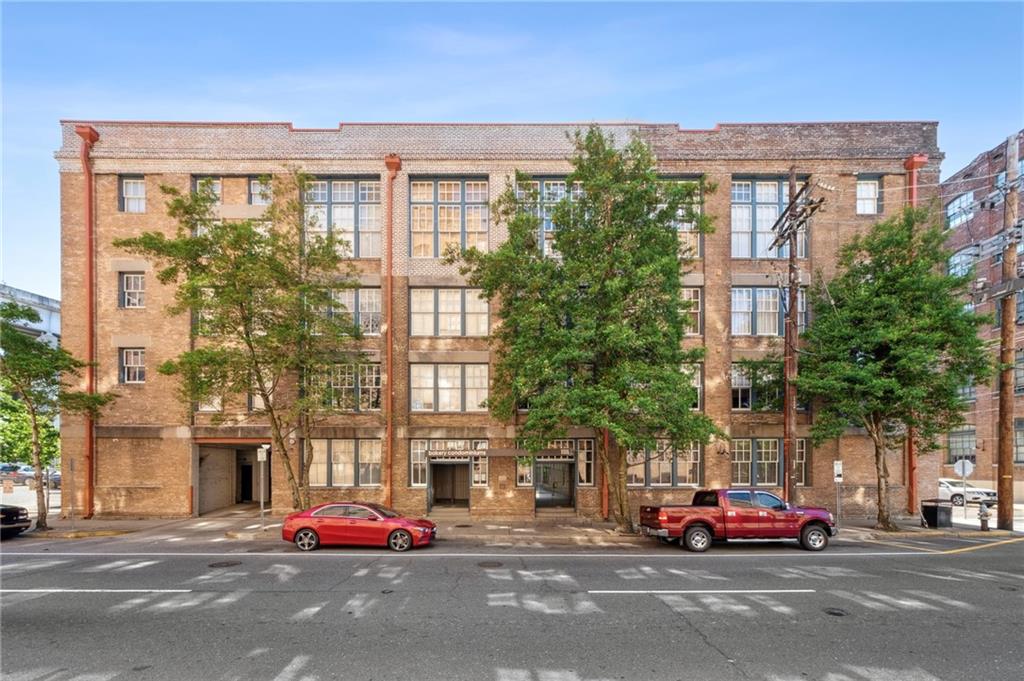 1111 S PETERS Street 415