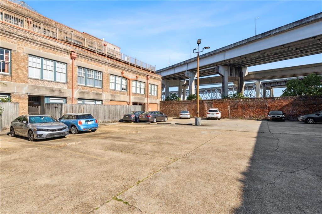 1111 S PETERS Street 415