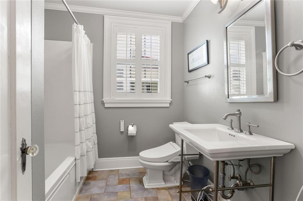 6035 LOUIS XIV Street