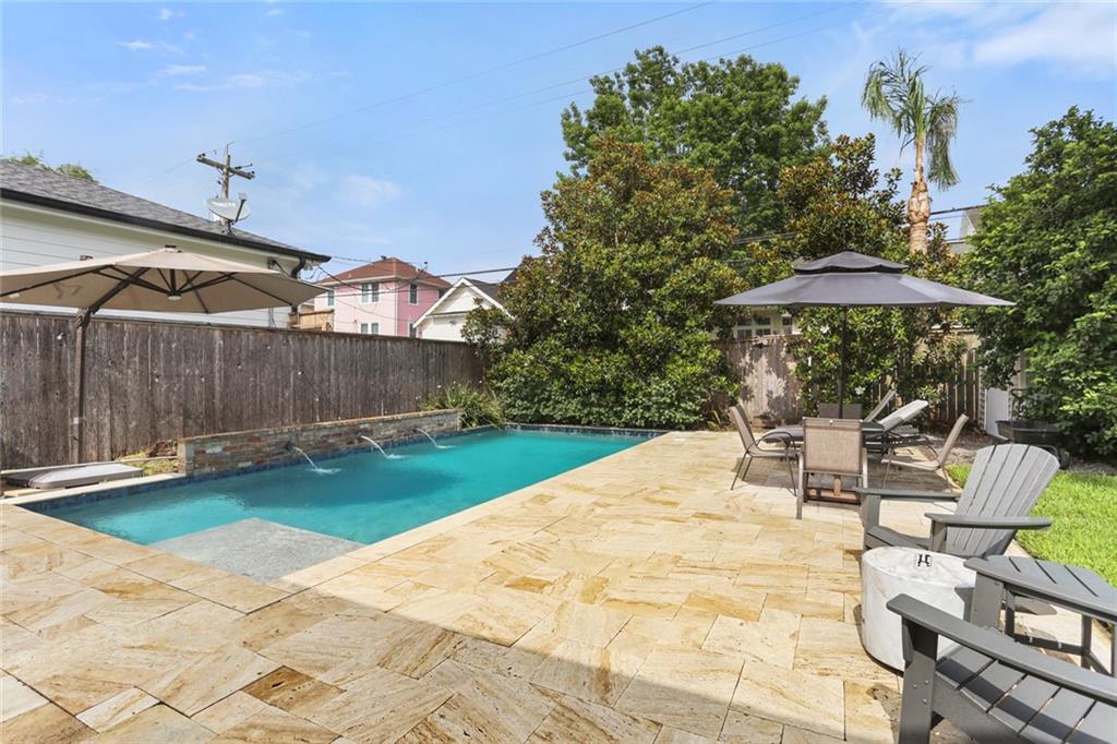 6035 LOUIS XIV Street