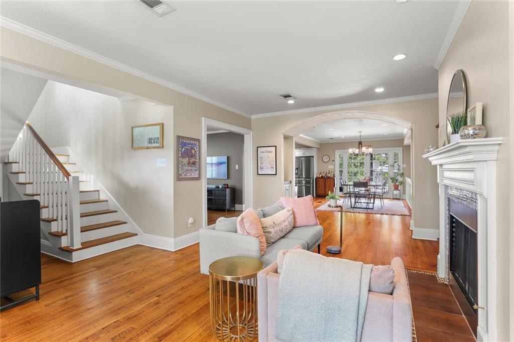 6035 LOUIS XIV Street