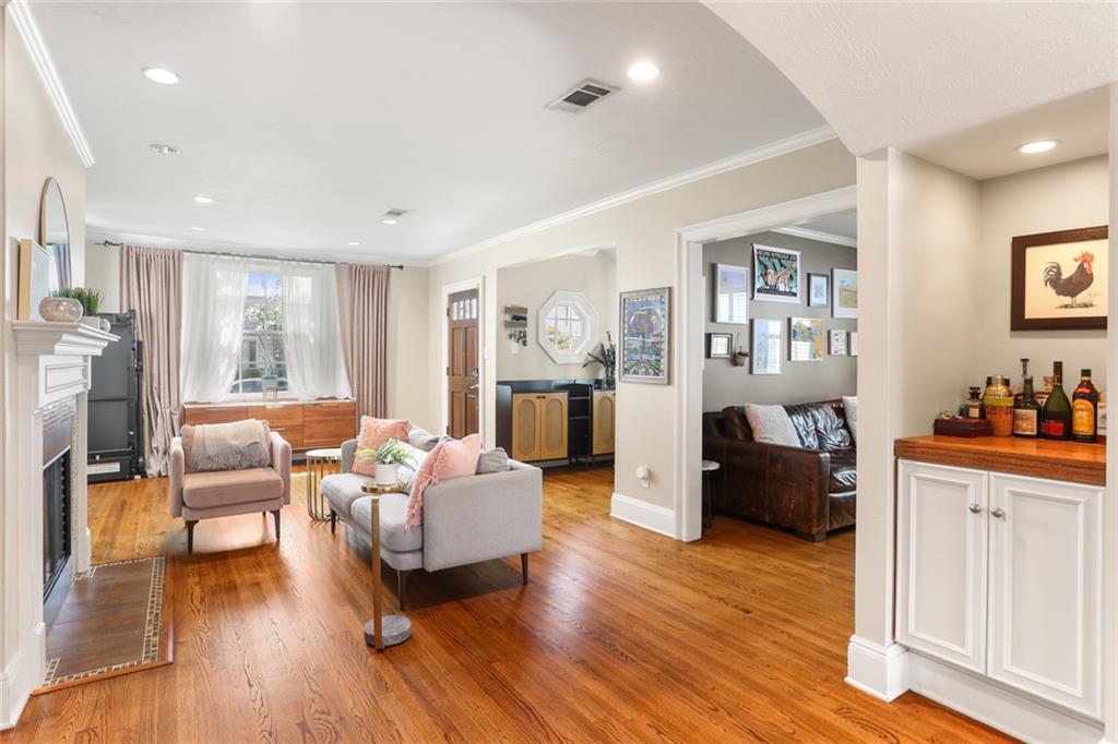 6035 LOUIS XIV Street