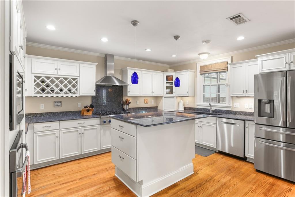 6035 LOUIS XIV Street