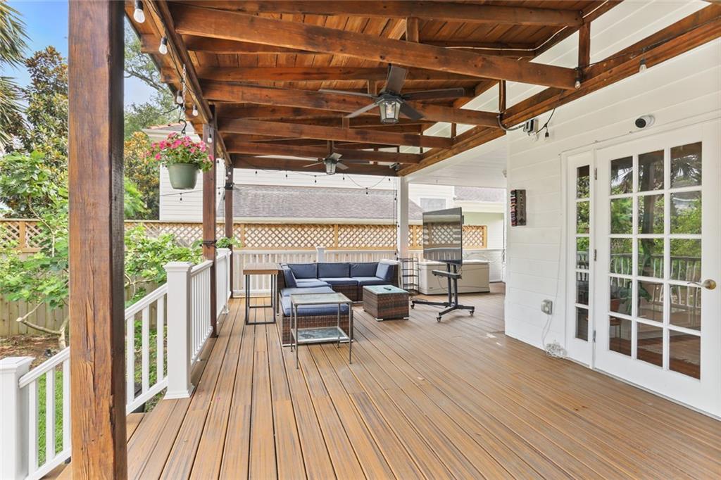 6035 LOUIS XIV Street