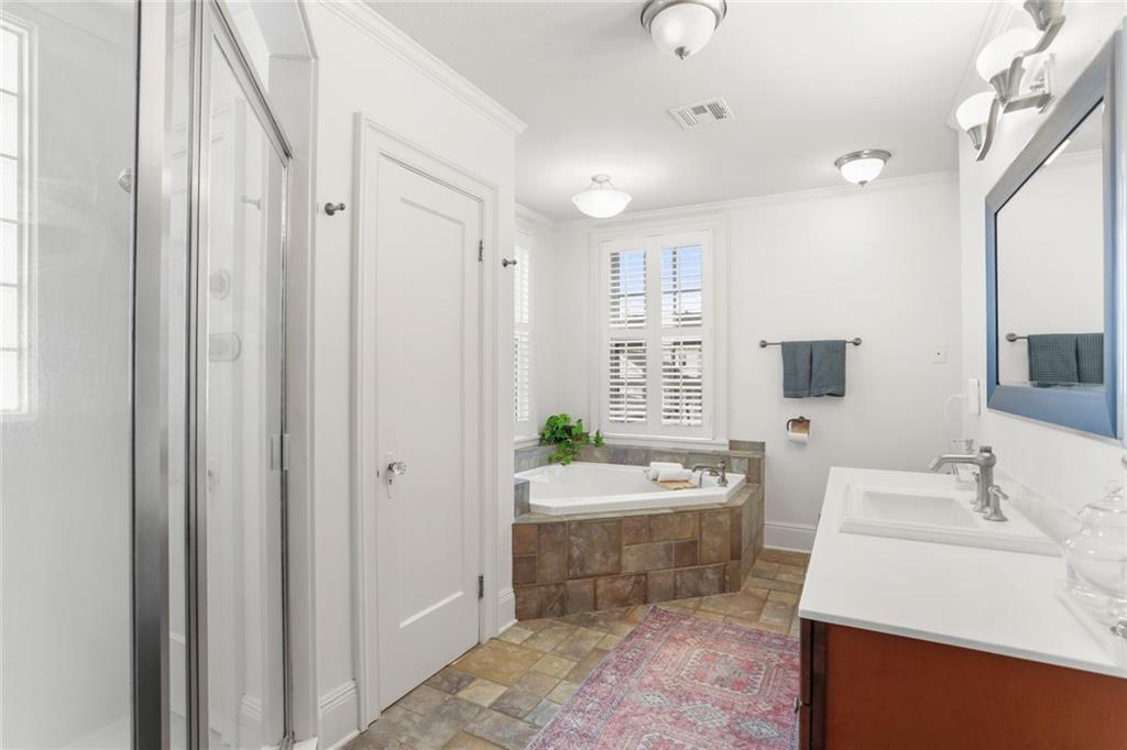 6035 LOUIS XIV Street