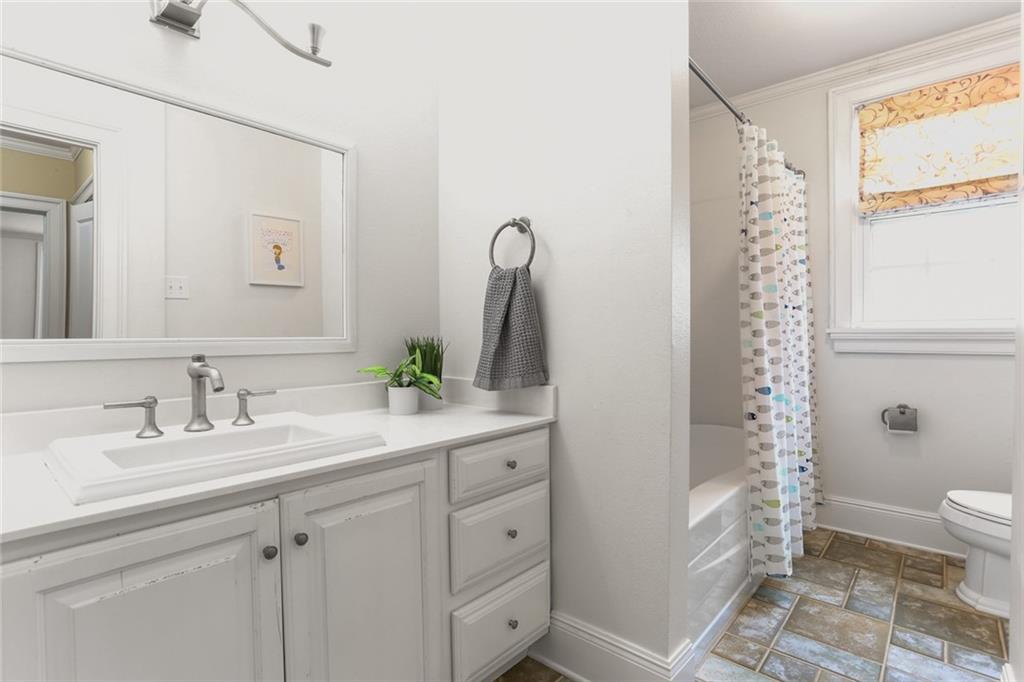 6035 LOUIS XIV Street