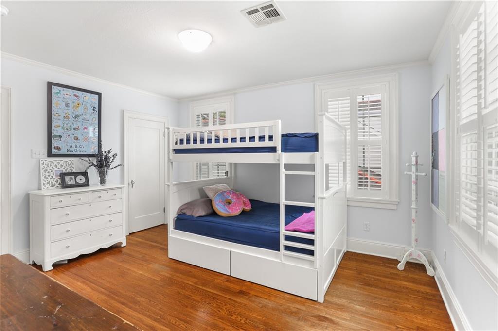 6035 LOUIS XIV Street