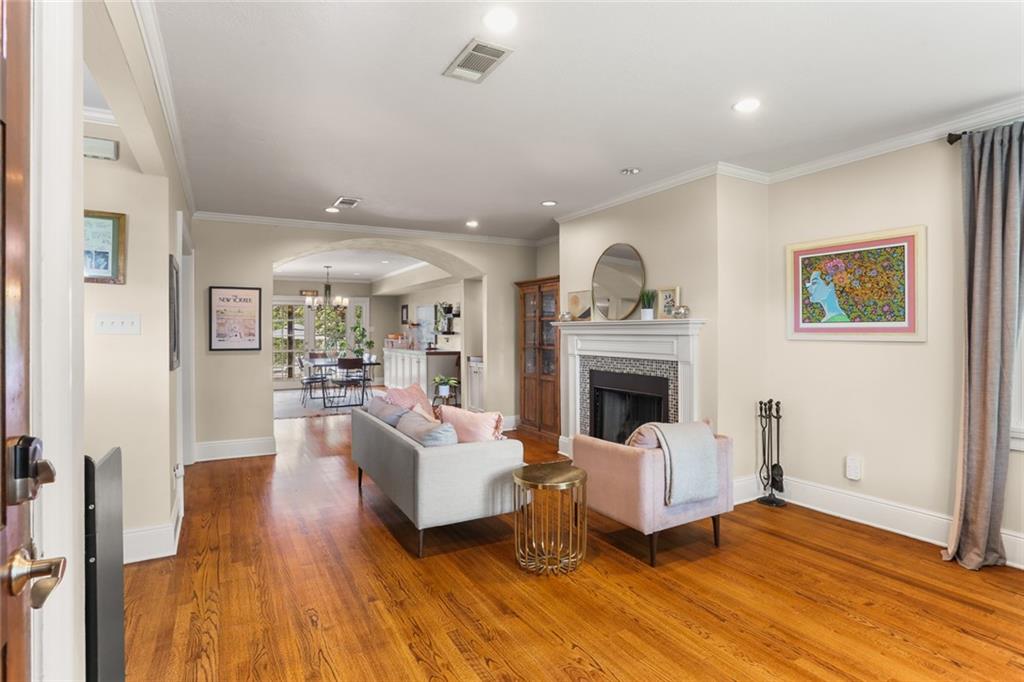 6035 LOUIS XIV Street