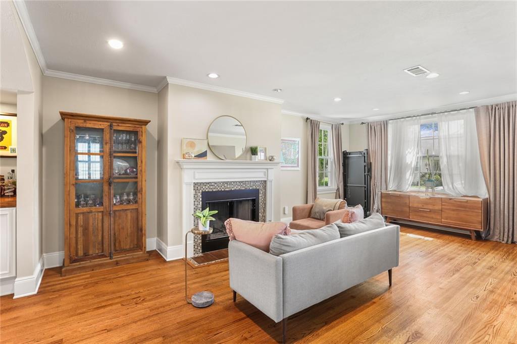 6035 LOUIS XIV Street