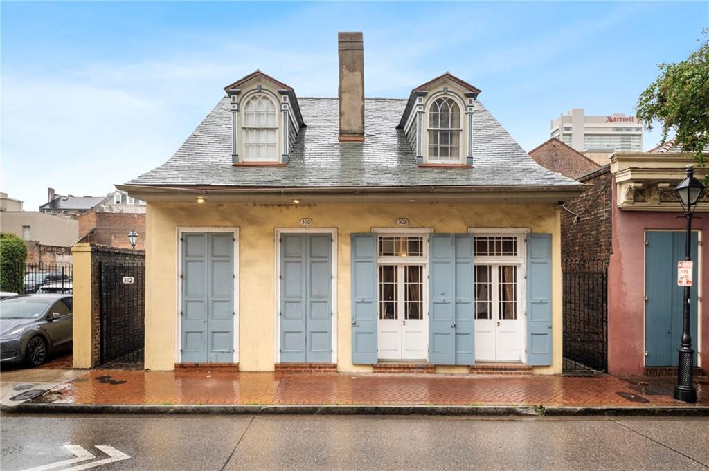 308 DAUPHINE Street