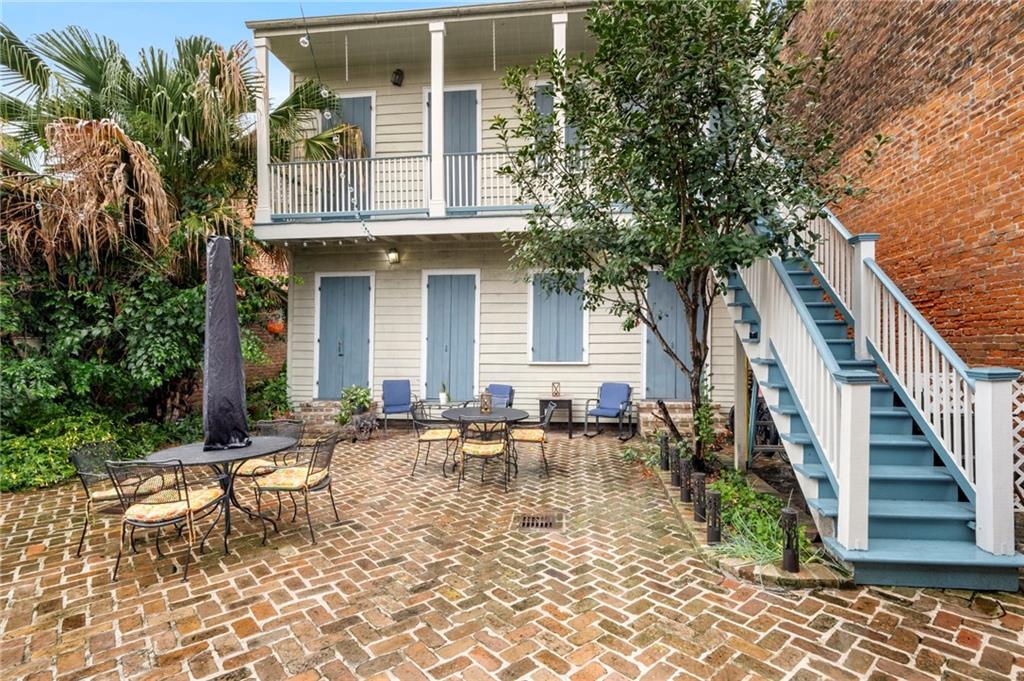 308 DAUPHINE Street