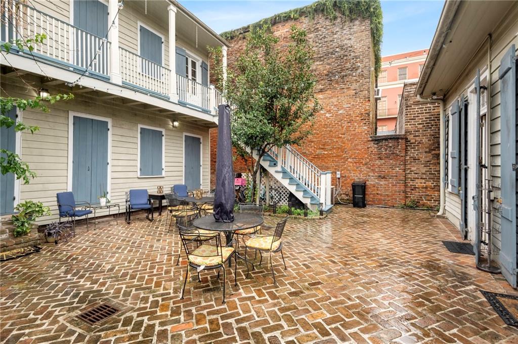 308 DAUPHINE Street