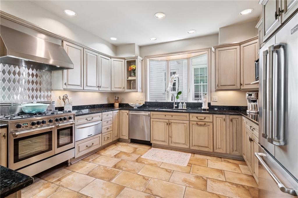 6228 CANAL Boulevard