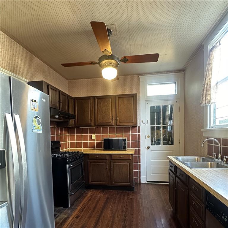 1622 FIRST Street
