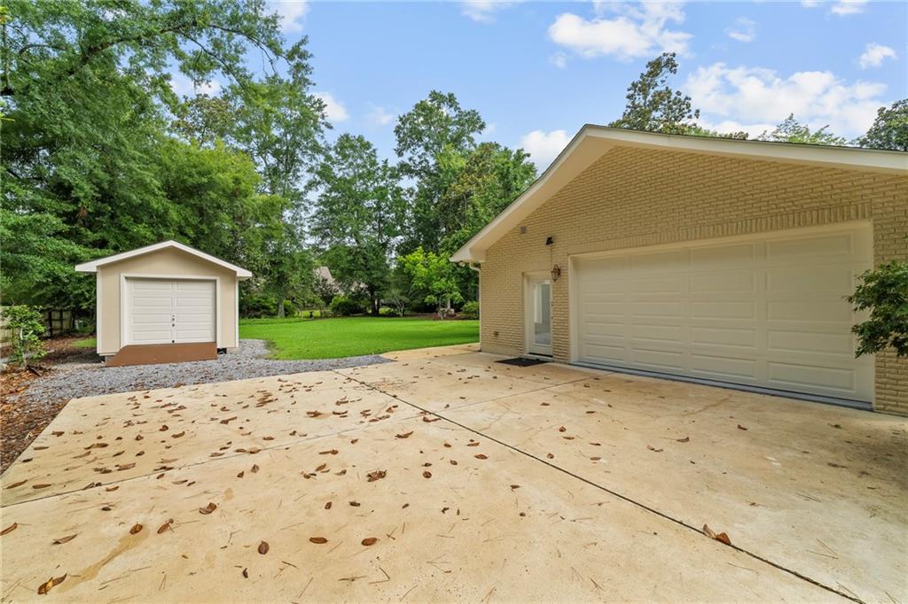 6 HOLLY Lane