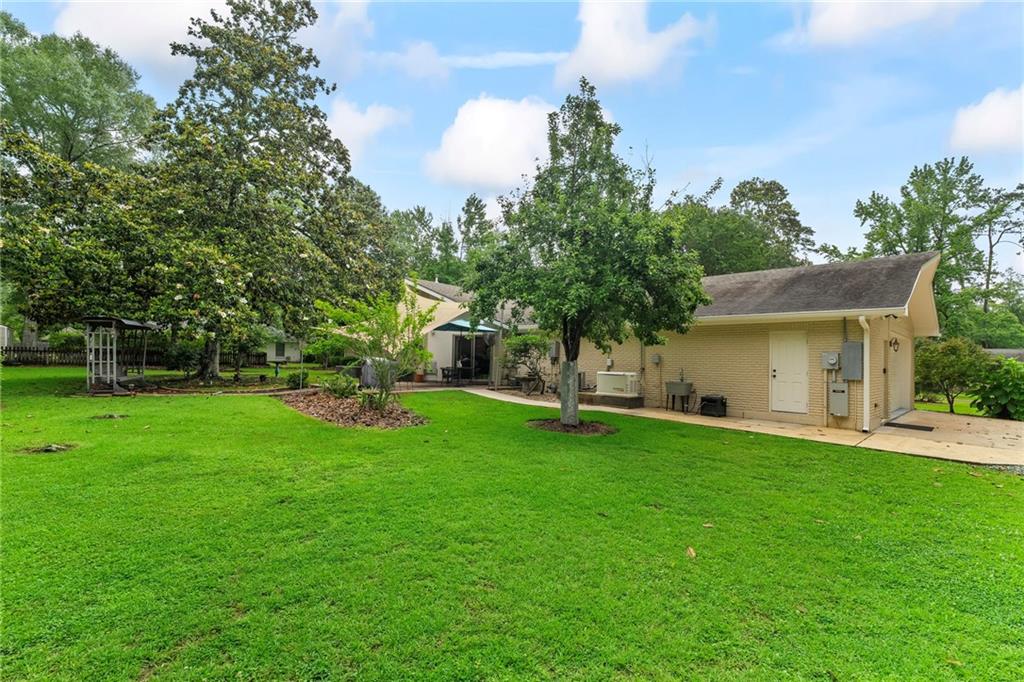 6 HOLLY Lane