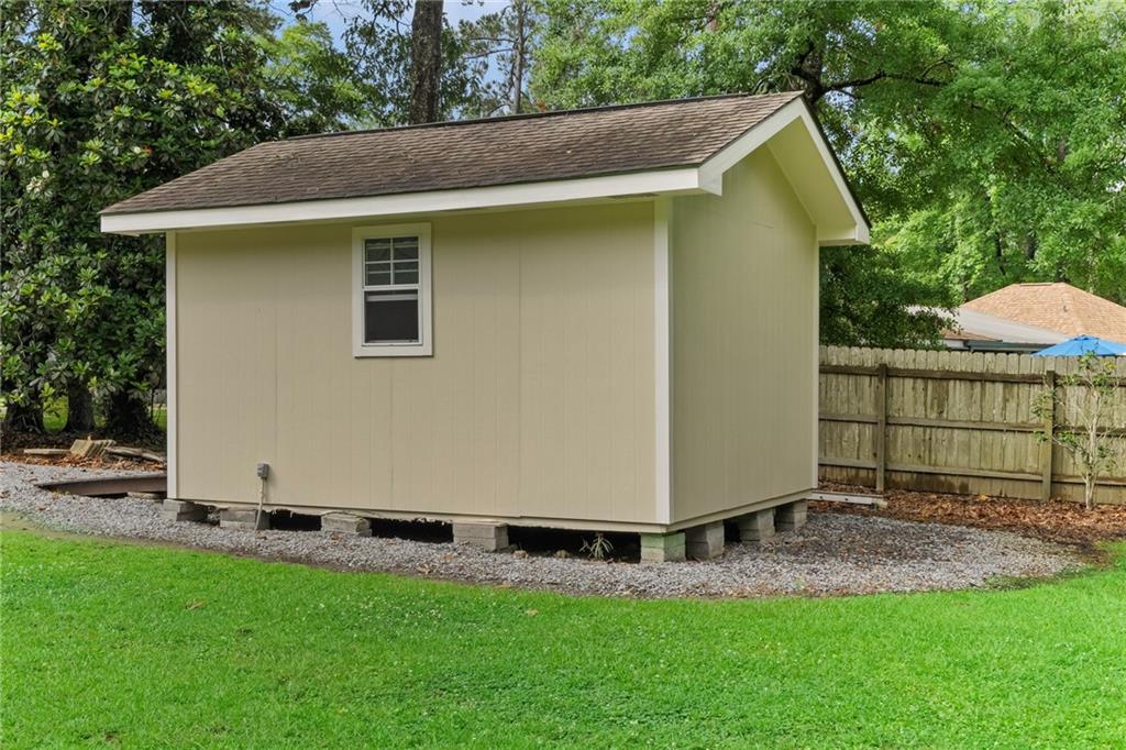 6 HOLLY Lane