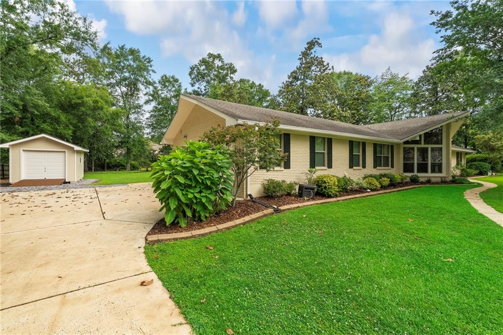 6 HOLLY Lane